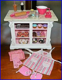 AMERICAN GIRL DOLL SWEET TREATS BAKERY CASE Outfit + Accessories + FOOD Retired