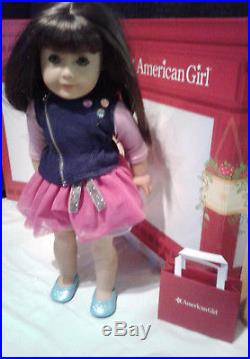 AMERICAN GIRL TRULY ME #19 Doll -Green Eyes, Brown Hair -in Box extra outfit