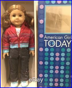 American Girl Doll Of Today JLY 21 Curly Hair Hazel Eyes Outfit Box DISPLAYED