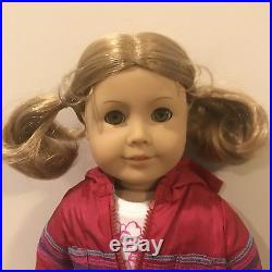 American Girl Doll Of Today JLY 21 Curly Hair Hazel Eyes Outfit Box DISPLAYED