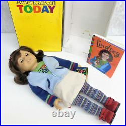 American Girl GOTY #1 DOLL LINDSEY In Meet Outfit + Red Barrette Wrist Tag BOX