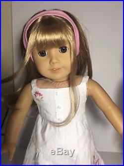 American Girl Gwen Doll Extra New Outfit & Doll Carrier Lot Very Nice