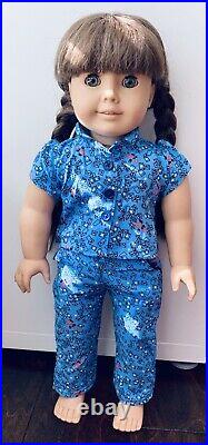 American Girl doll Molly Pleasant Company in Pajama Outfit And Set Of Books