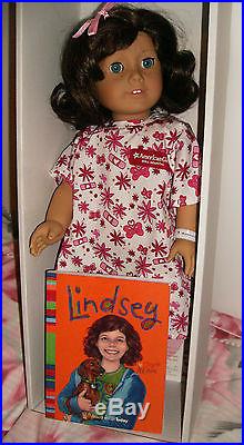 American girl DOLL Lindsey Bergman OUTFIT BOOK Hospital Gown & Certificate