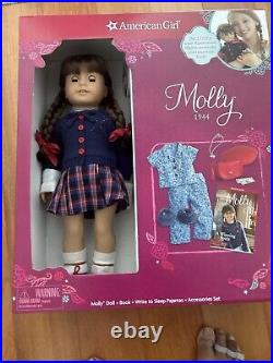 American girl beforever Molly And Outfit. NRFB