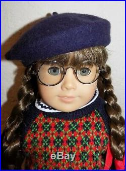 Pleasant Company American Girl Molly Doll in Meet Outfit + Accessories w Box