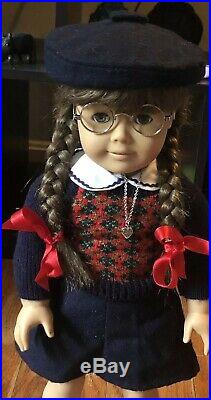 Pleasant Company American Girl White Body MOLLY in Meet Outfit