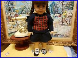 Pleasant Company American Girl brown Body MOLLY in Meet Outfit