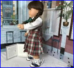 Pleasant Company/american Girl 18 Molly Doll/ Wears School Outfit